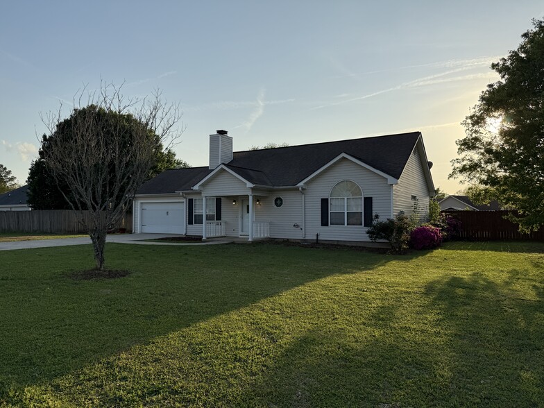 Building Photo - 116 E Pointe Cir