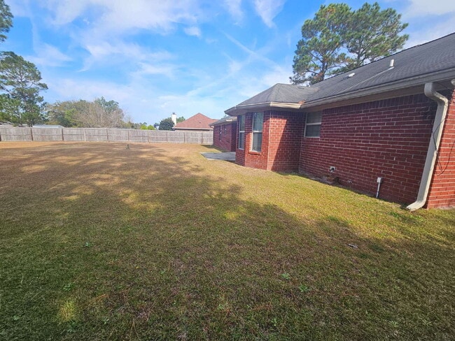 Building Photo - Great remodel close to Fort Stewart.