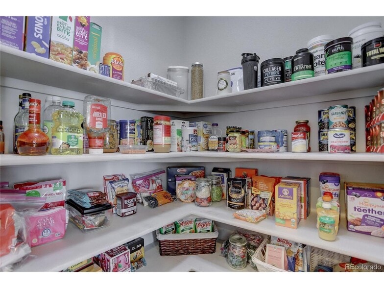 Walk in pantry - 16061 Bolling Dr