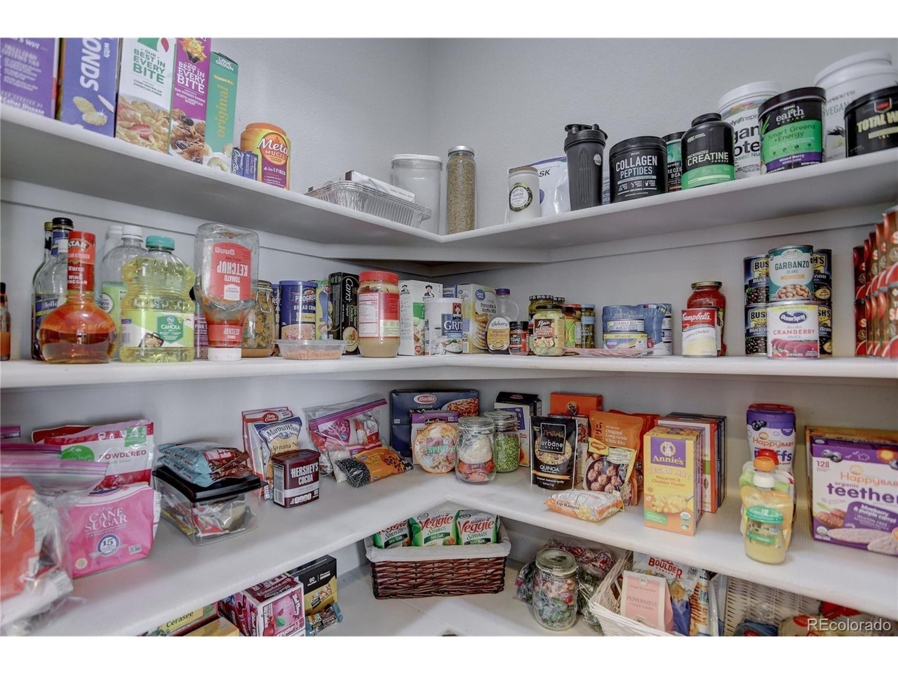 Walk in pantry - 16061 Bolling Dr
