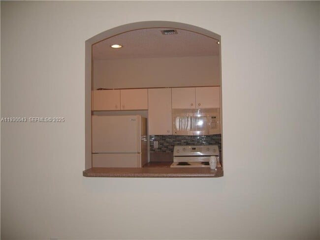 Building Photo - 2271 NE 42nd Cir