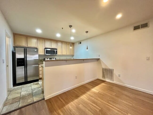 Building Photo - Ground Floor 2 Bed 2 Ba Condo in Northern Phoenix