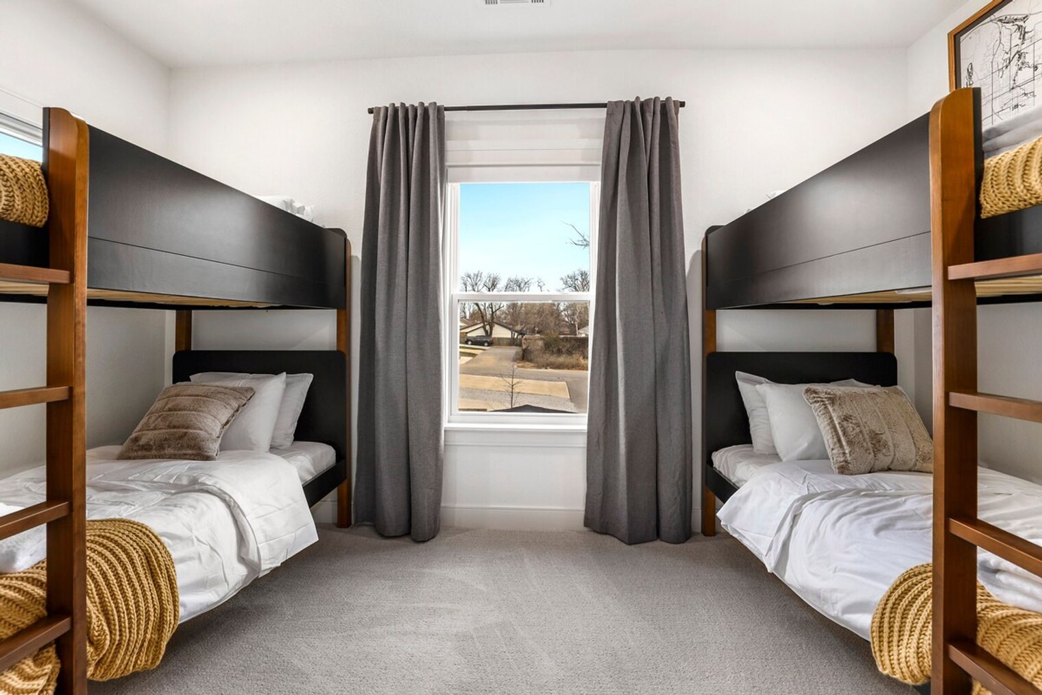 Building Photo - 109 NW Ozark Wy