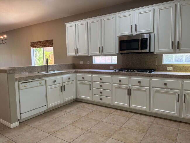 Building Photo - 45218 Coeur Dalene Dr