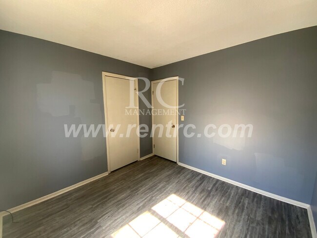 Building Photo - 206 Fourteenth E (g)-