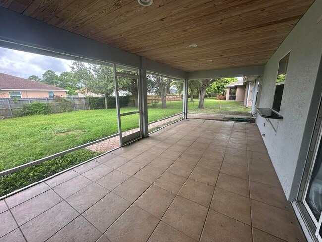 Building Photo - 1896 SW Cameo Blvd