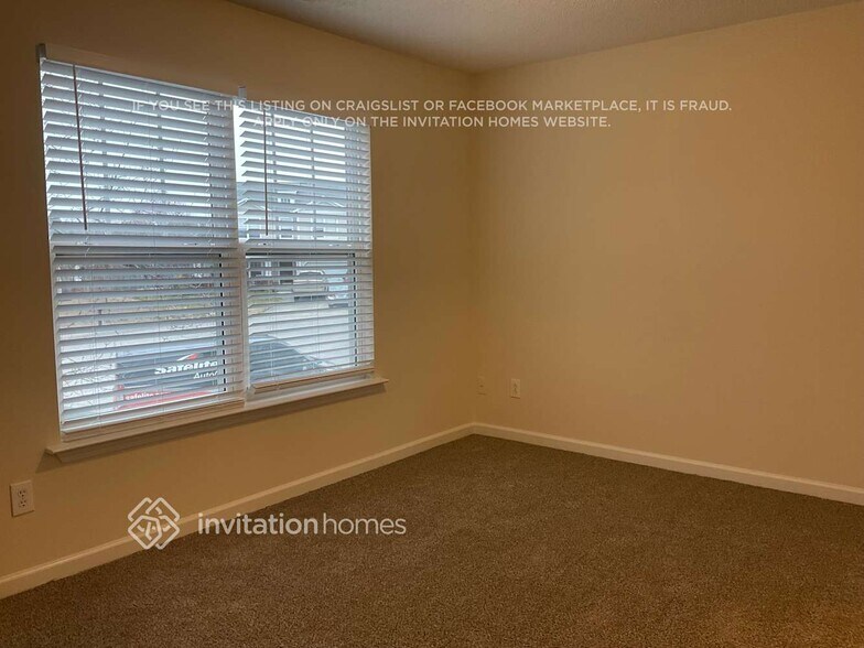 Building Photo - 3612 Deering Dr