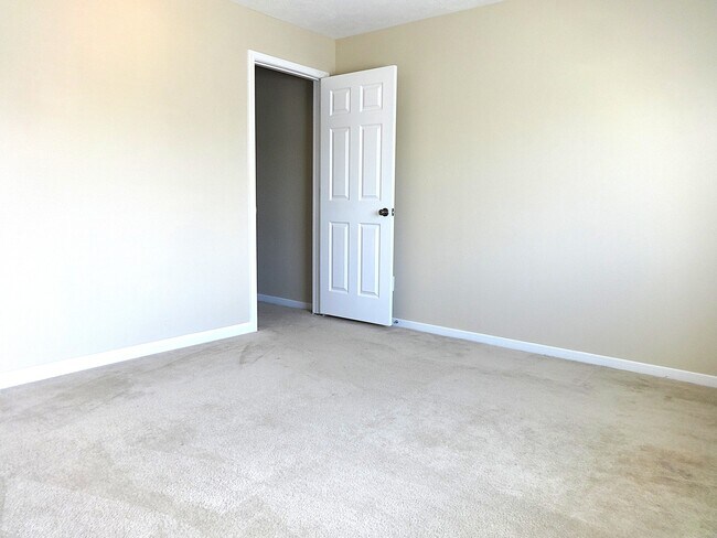 Building Photo - 22011 Willow Shadows Dr