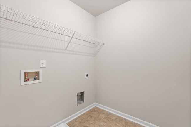 Building Photo - 3 bed 2.5 bath Townhome in Jonesboro!