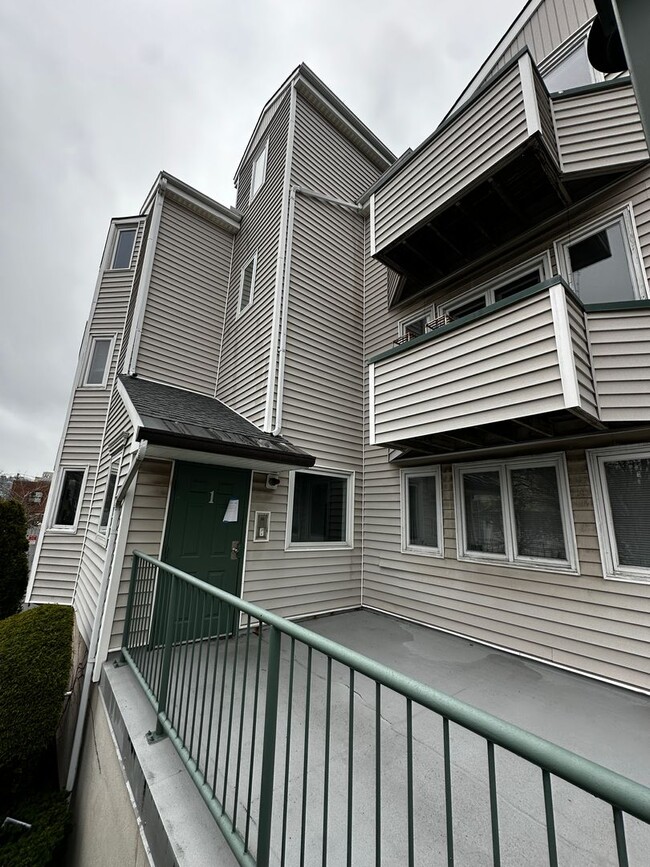 Building Photo - No Brokers Fee!! Spacious 2-Bed, 2-Bath Condo with 2 Parking Spots in Medford
