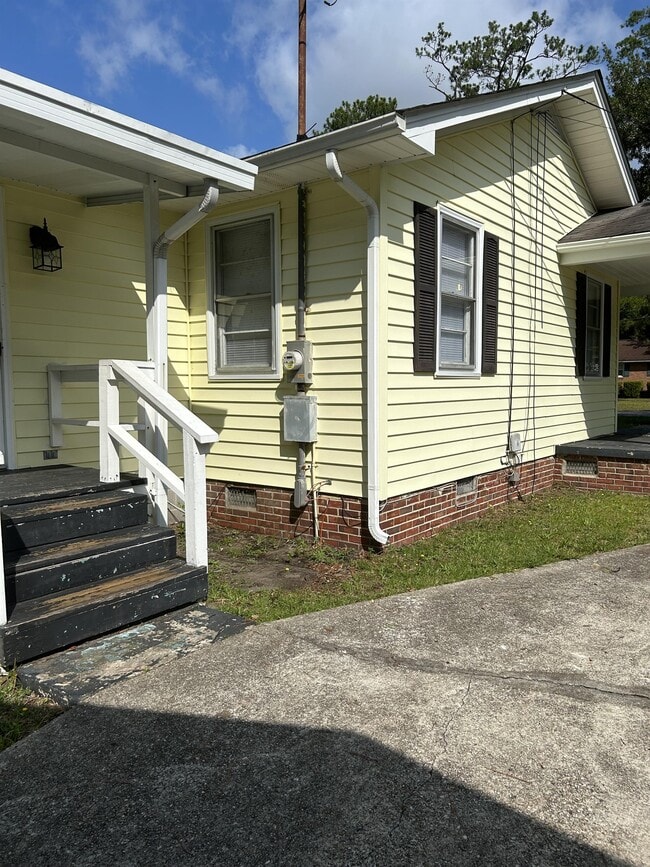 Building Photo - 2705 9th Ave