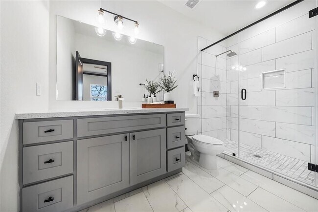 Building Photo - 5514 San Jose St