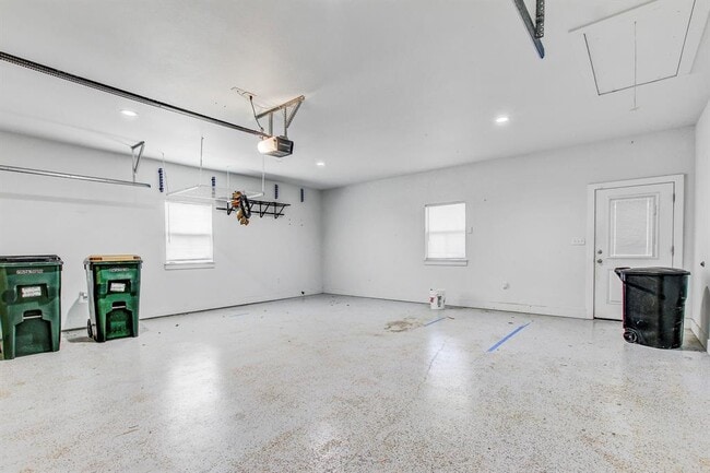 Building Photo - 109 Les Ln