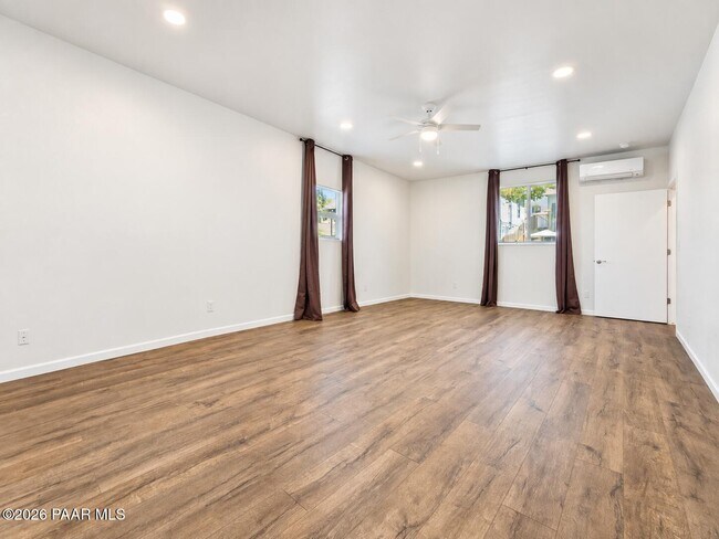 Building Photo - 344 S Marina St