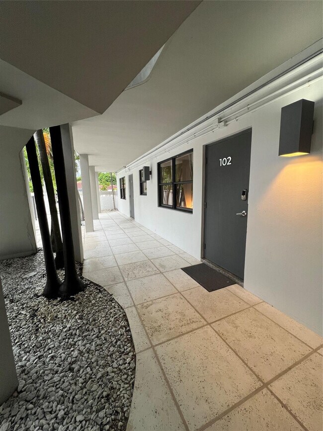 Building Photo - 2100 NE 33rd Ave