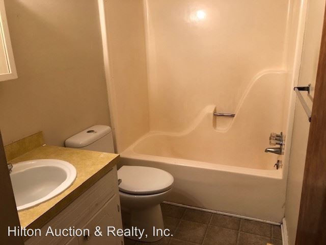 Building Photo - 104 Pecan St