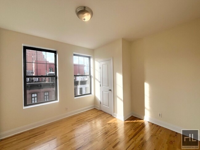 Building Photo - 207-209-209 W 11th St