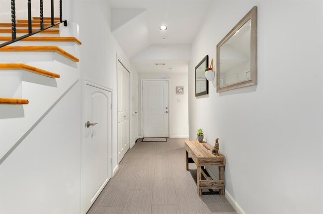 Building Photo - 1841 Radcliffe St