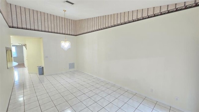 Building Photo - 4915 SW 32nd Ave