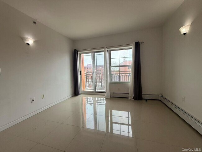 Building Photo - 71-66 Parsons Blvd