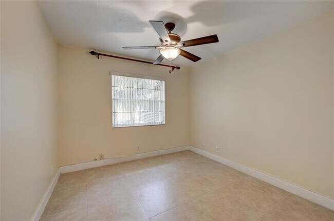Building Photo - 8760 Azalea Ct