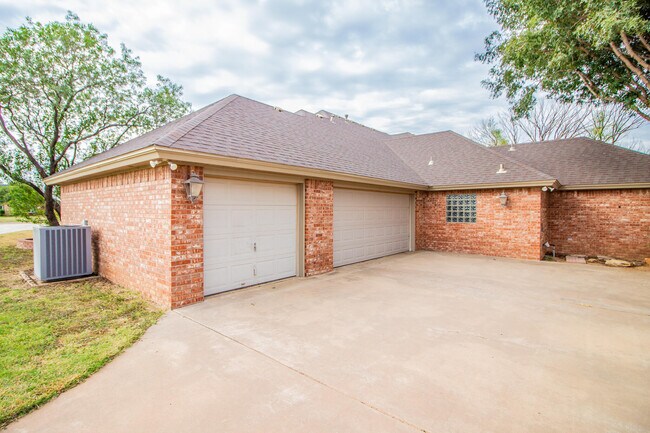 Building Photo - 5402 158th St