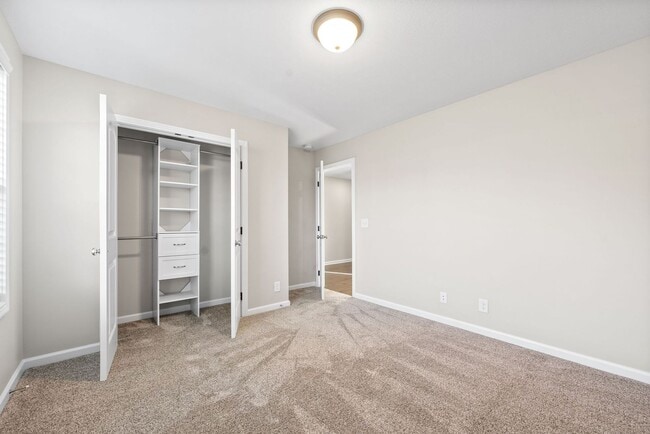Building Photo - Pet Friendly Three Bedroom!