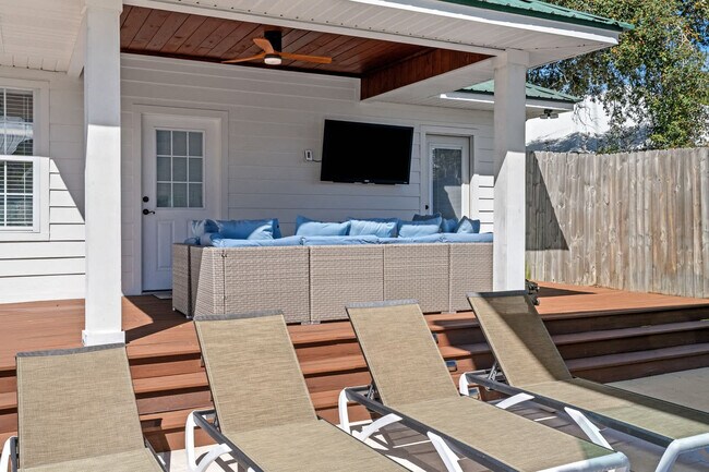 Building Photo - 95 Cobia St