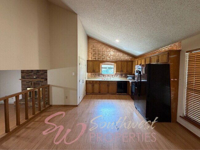 Building Photo - Spacious 3-Bedroom Home in an Established Neighborhood