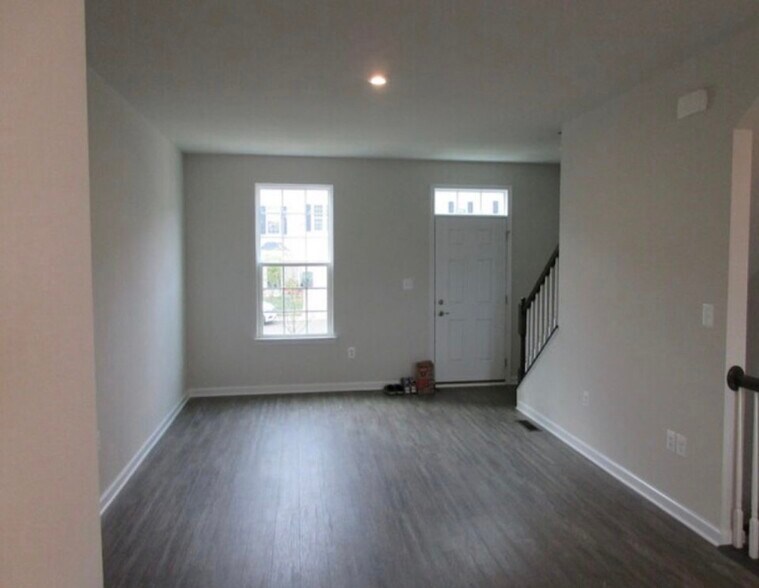 Building Photo - 2081 Elm Tree Ct