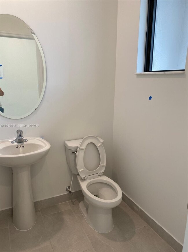 Building Photo - 350 NE 208th Terrace