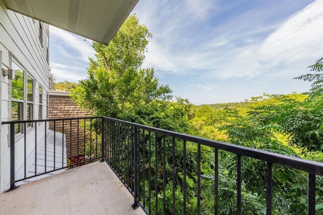 Building Photo - 2708 San Pedro St