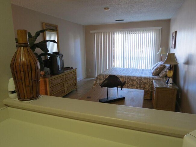 Building Photo - 300 Yacht Club Dr