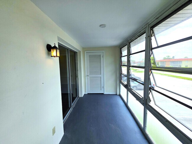 Building Photo - 69 Royal Oak Ct