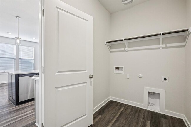 Building Photo - 2333 Moon Tower Trl