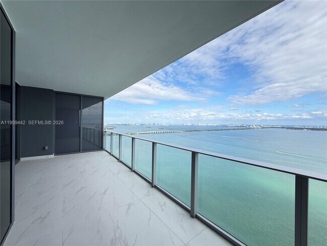 Building Photo - 700-724 3503