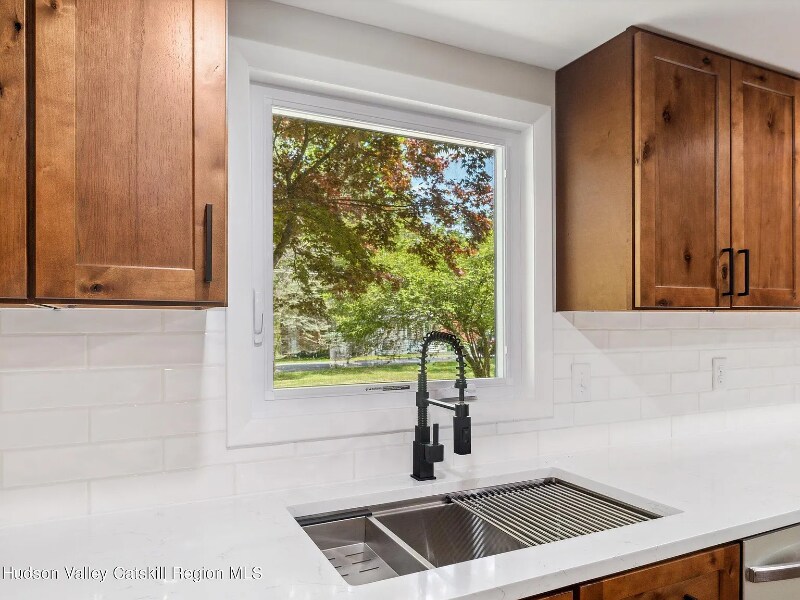 Building Photo - 8 Cedar Ln