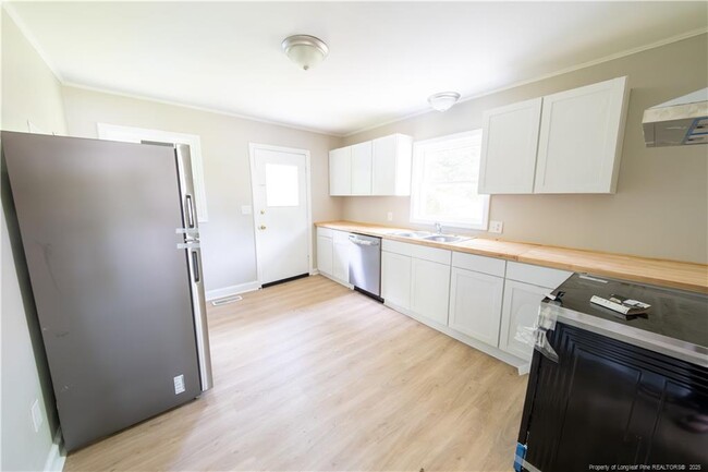 Building Photo - 4825 Cottonwood Dr