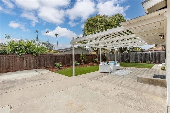 Building Photo - 2612 Davis Ave