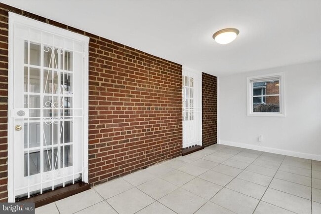 Building Photo - 1002 Chillum Rd