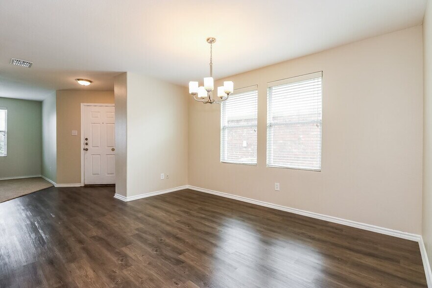 Building Photo - 636 Horn St