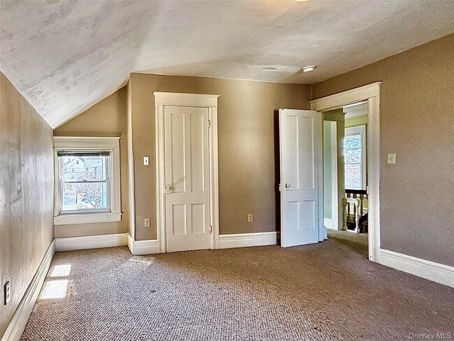 Building Photo - 9 Parker Ave