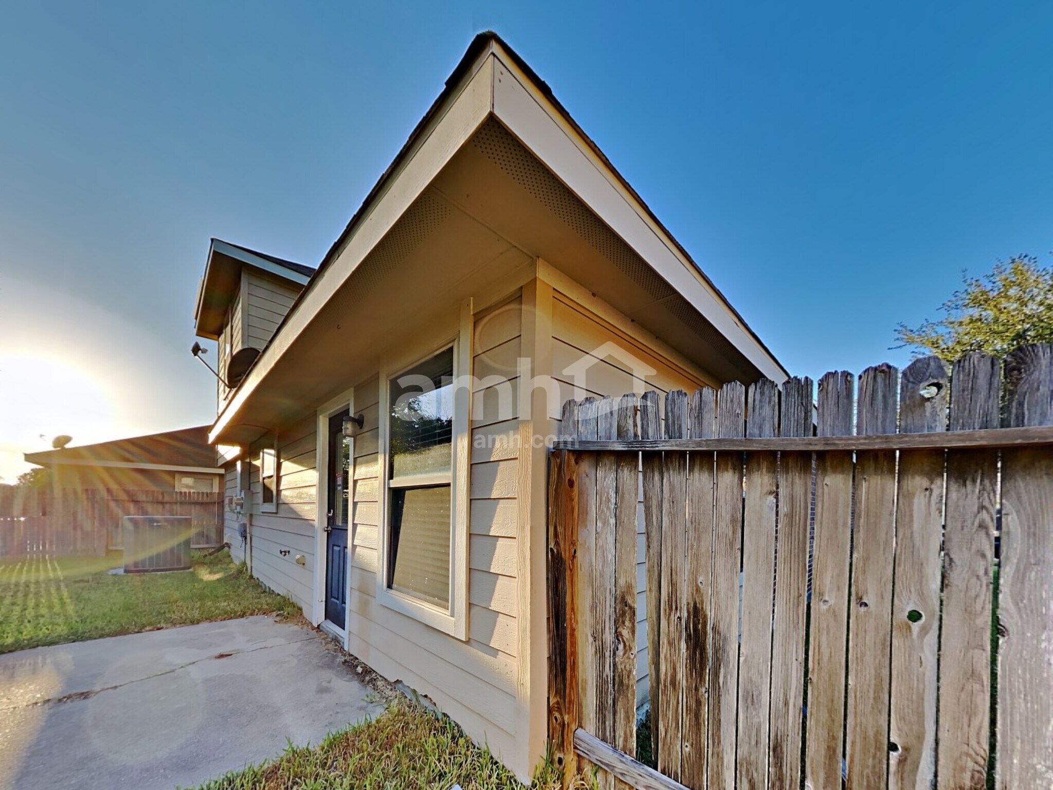 Building Photo - 5318 Rio Dr