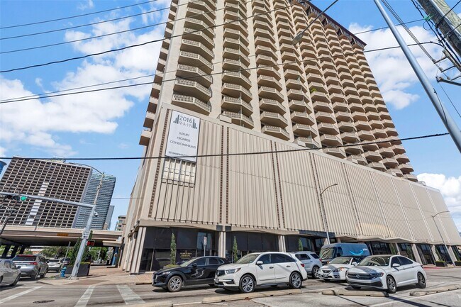 Building Photo - 2016 Main St