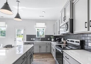Building Photo - 3 BR/2.5BA  | Newly Renovated Single Family Home | Spacious Great Room | In Dukes Ridge!