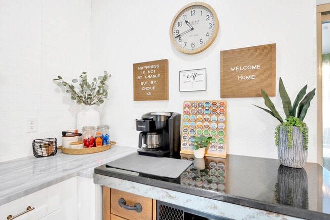 Building Photo - 10755 Clara Ln