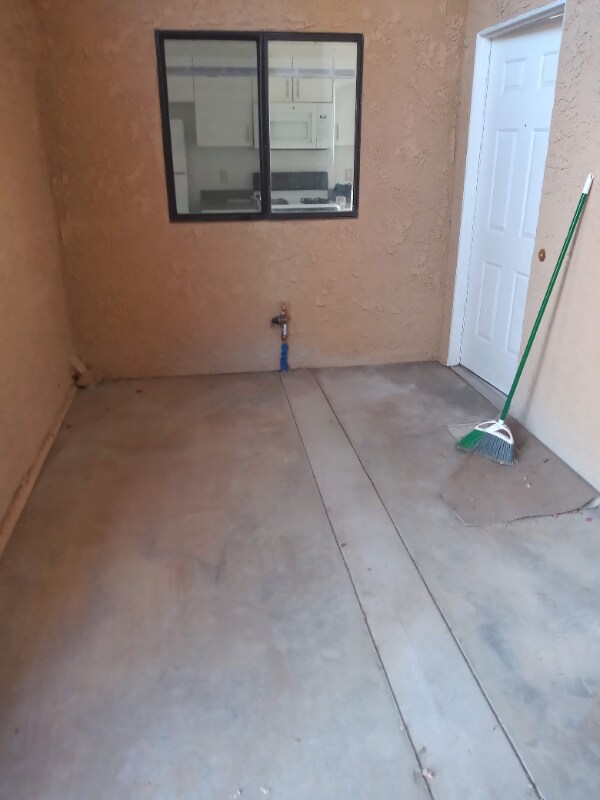 Building Photo - 9591 Palm Dr