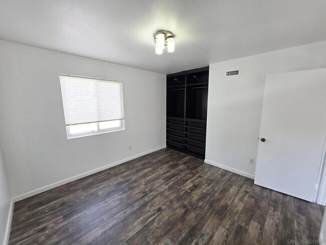 Building Photo - 2230 Ledgeview Ln