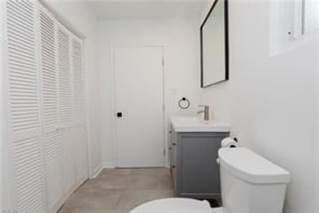 Building Photo - 4 BED/3 BATH LOCATED IN A WATERFRONT COMMUNITY!