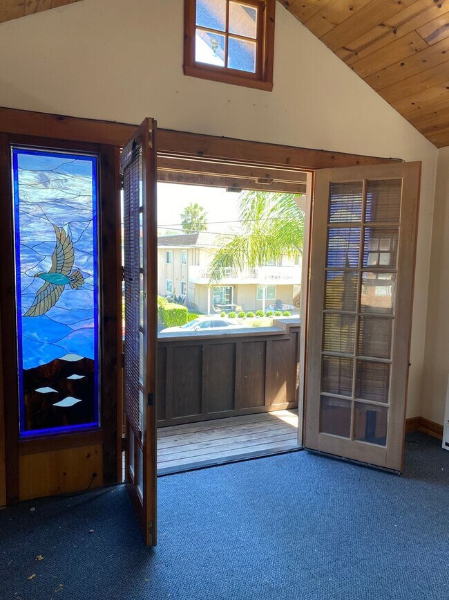 Building Photo - 6583 Del Playa Dr